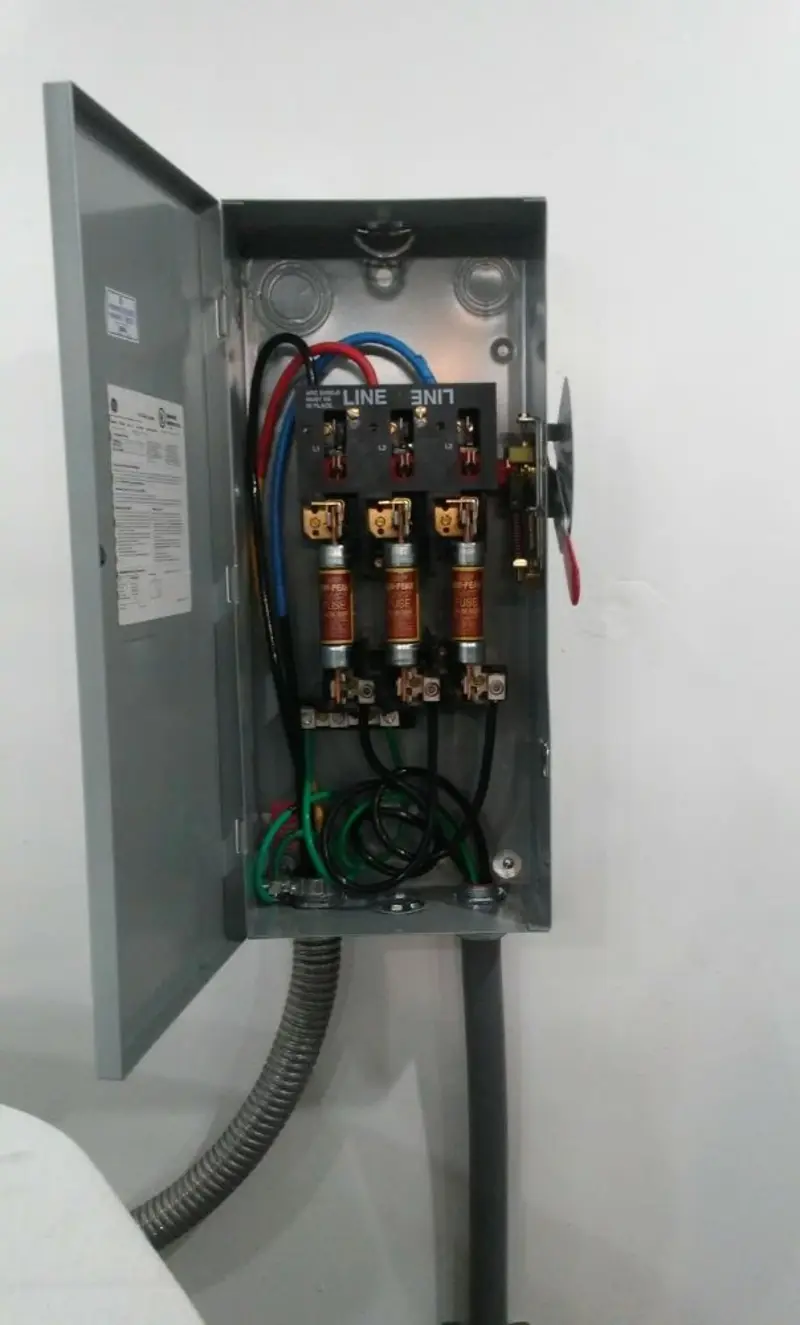 Three-phase disconnect switch installed for Electrical Wiring & Rewiring in Brazil